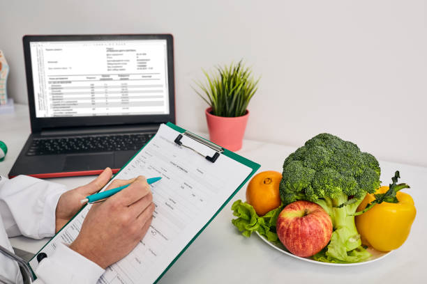 Clinical nutritionist or dietitian builds a personalized meal plan for a patient which includes vegetables and fruits. Healthy diet , personal training , chennai , busy people , personal training