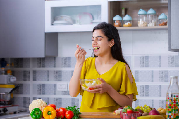 a women is eating a food at chennai of calofit diet plan