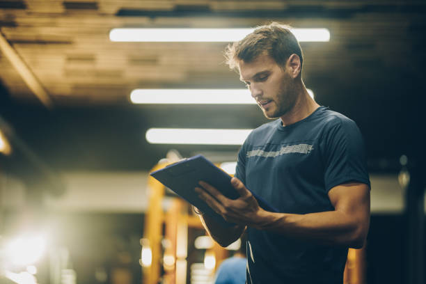 a men is watching calofit weight loss chennai
